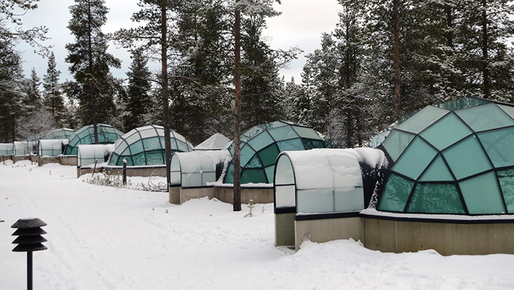 Hotel Kakslauttanen - phòng khách sạn độc đáo với gỗ và kính